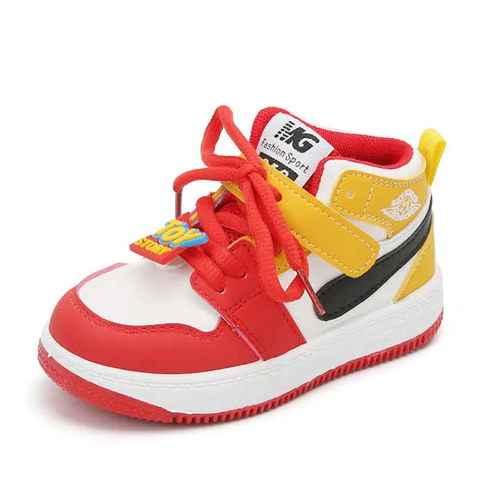 New fashion kids sneakers . موضة جديدة أحذية رياضية للأطفال