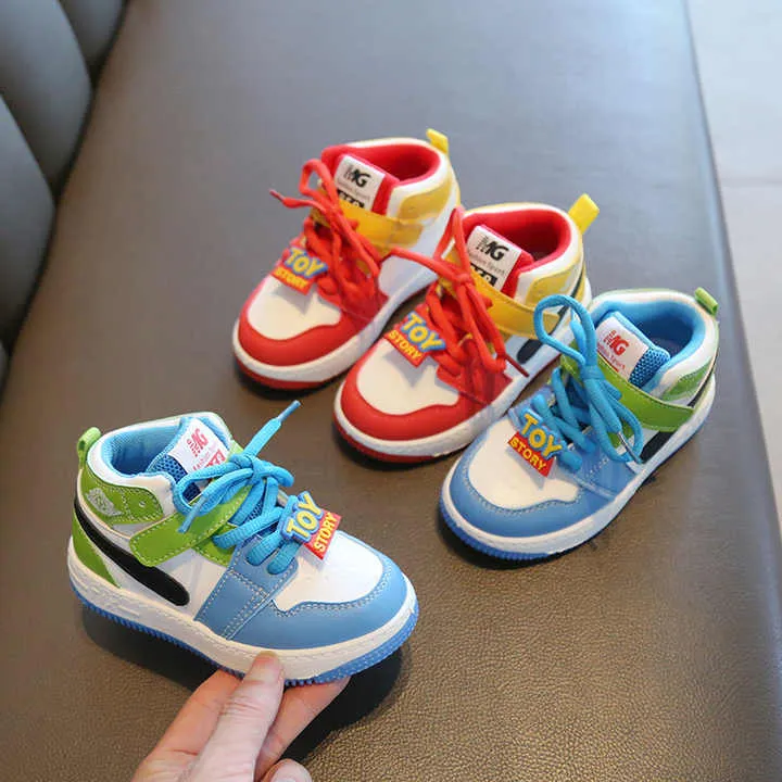 New fashion kids sneakers . موضة جديدة أحذية رياضية للأطفال