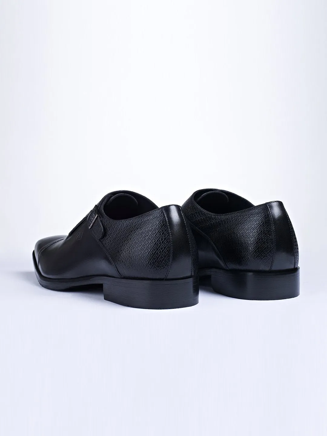 Single Buckle Monk Shoes With Zm Embossed Detail (Black)