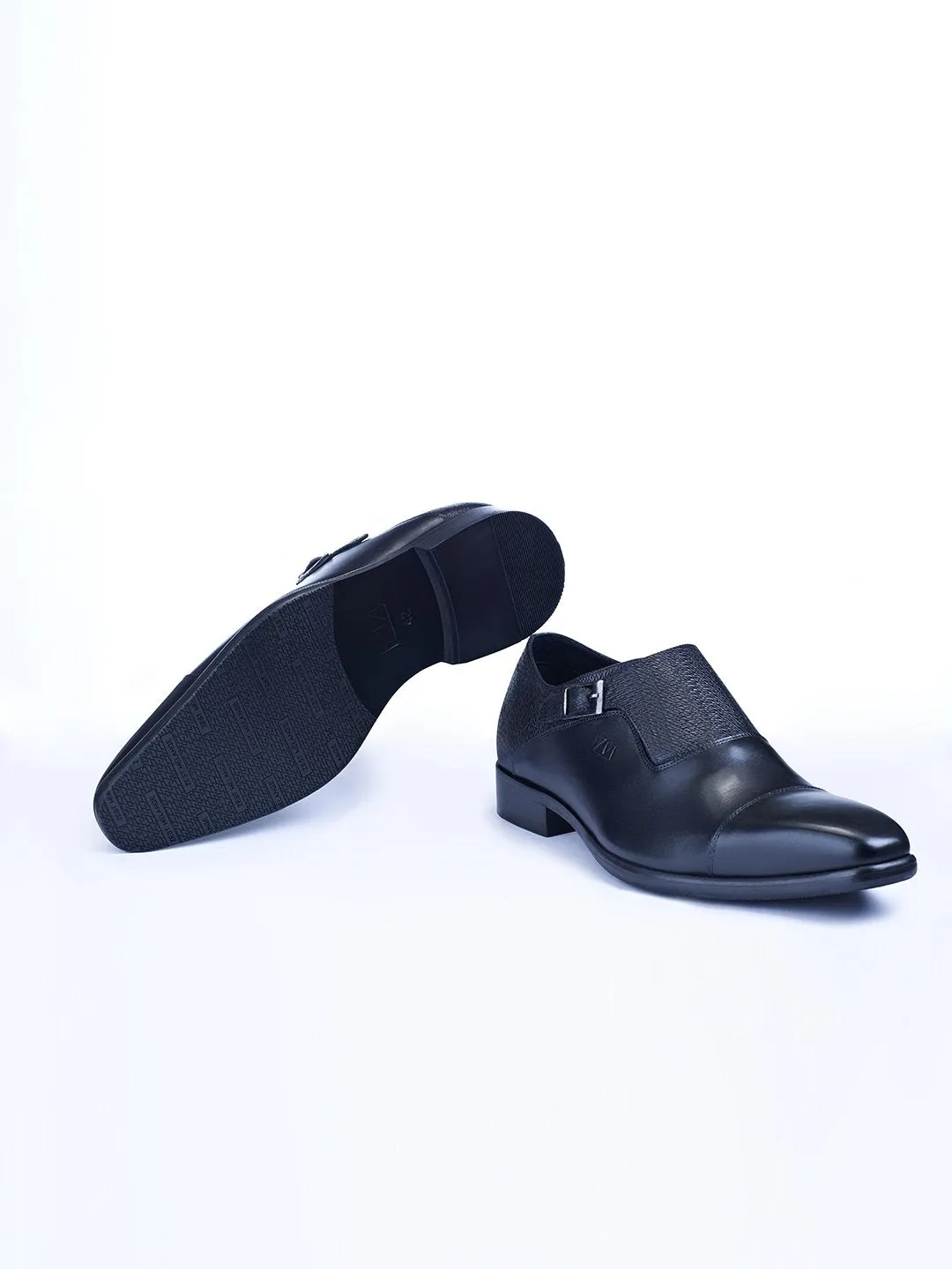 Single Buckle Monk Shoes With Zm Embossed Detail (Black)